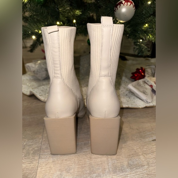 Steve Madden booties in Bone color - Picture 4 of 9
